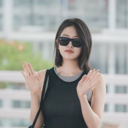 공항 안유진 출국